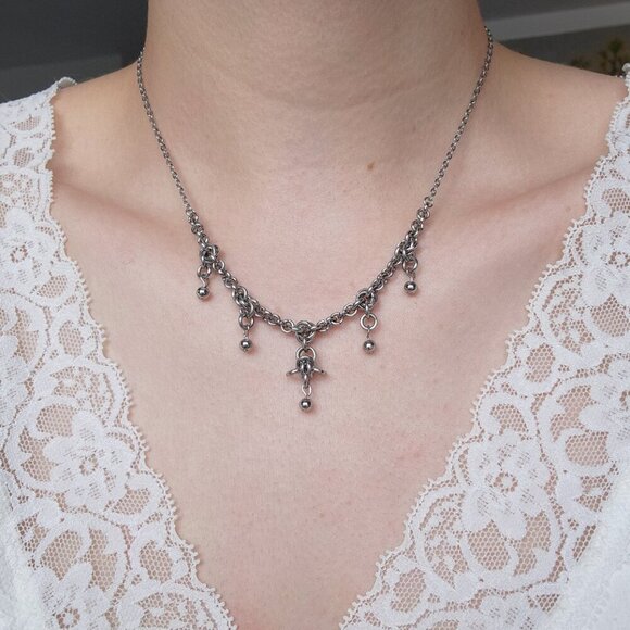 Gothic princess chandelier silver chainmail necklace with a small silver chain - Picture 2 of 11
